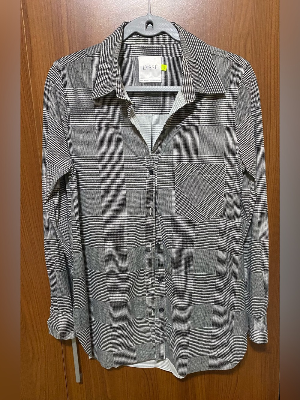 Lysse Black and White plaid pattern women’s button-up office casual shirt Small - Picture 2 of 7